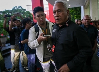 Komarudin Watubun Soal Prabowo Ingin Tanam Sawit di Papua: Menjaga Alam Berarti Tak Merusak Hutan dengan Perluasan Kebun Sawit