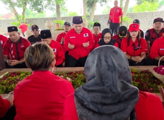 Kobarkan Api Perjuangan, DPC PDI Perjuangan Jogja Kunjungi Perpustakaan & Ziarah Makam Bung Karno