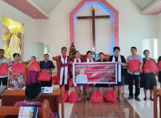 Rio Dondokambey Salurkan Bantuan di  Wilayah Manado Utara