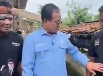 Rokhmin Dahuri Serahkan Bantuan 10 Ekor Domba Garut Ke Kelompok Peternak Buyut Sejahtera