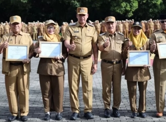 Pimpin Apel ASN, Wali Kota Bekasi Serahkan Sejumlah Penghargaan Nasional dan Daerah