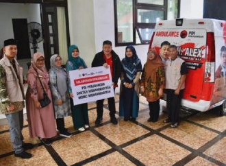 ‎Alex Indra Lukman Lepas Ambulans Bawa Obat-Obatan & Logistik Ke Lokasi Bencana di Kab. Solok