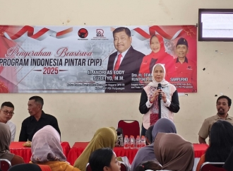 Andreas Eddy Susetyo Salurkan Bantuan PIP Kepada 160 Siswa di Kota Batu