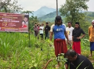 HUT Ke-53 PDI Perjuangan, Sonny Danaparamita Apresiasi Gerakan Tanam Pohon STD Bondowoso 