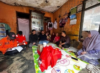 Yudha Puja Turnawan Kunjungi Lansia Disabilitas di Rumah Tak Layak Huni di Karangpawitan