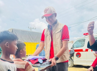 PDI Perjuangan Salurkan Bantuan Pendidikan bagi Anak Korban Banjir di Langkahan