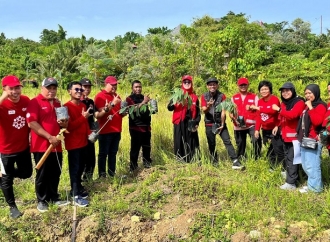 HUT Megawati, Agus Ambo Instruksikan Kader PDI Perjuangan Sulbar Tanam Pohon