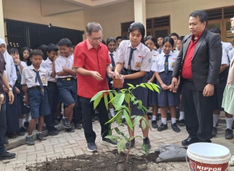 Sofyan Tan Canangkan 1 Gedung Baru 1 Pohon, Bagikan 79 Tumpeng untuk Rakyat