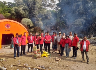 Wabup Toraja Utara Rayakan HUT Megawati Dengan Bantu Korban Kebakaran