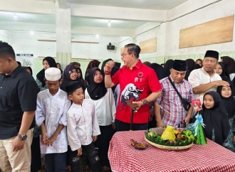 HUT Megawati & HUT PDI Perjuangan, Wong Chun Sen Tanam Pohon Bersama Anak Yatim