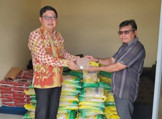 Kamarudin Muten Sumbangkan Gaji Setahun: 1.200 Karung Beras Dibagikan ke 39 Desa