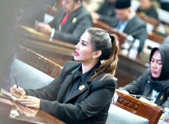 Menjaga Kompas Politik di Tengah Riuh Manuver Figur