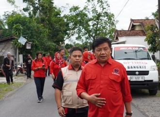 PDI Perjuangan Blitar Salurkan Bantuan Korban Puting Beliung