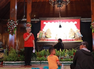 Aria Bima: Wayang Kampung Sebelah Suarakan Narasi Rakyat Kecil, Bukan Elite