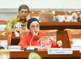 Selly Soroti Nasib Kesejahteraan Guru yang Masih Terabaikan 