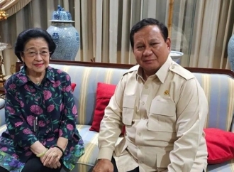 Ingat HUT Gerindra, Megawati Utus Hasto Kirim Karangan Bunga Ucapan Selamat