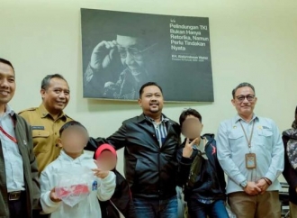 Gus Yani Dampingi Kepulangan Tiga Anak PMI Asal  Kabupaten Gresik