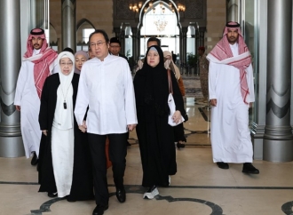 Megawati Umrah bersama Prananda dan Puan Maharani