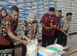 Bupati Kendal Pastikan Bantuan Beras Bagi Warga Terdampak Banjir Siap Disalurkan