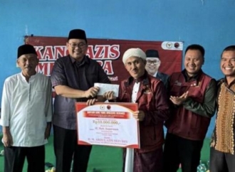 Muhamad Abdul Azis Sefudin Beri Bantuan Modal Usaha ke PKH yang Purna Tugas di Kecamatan Karang Tengah