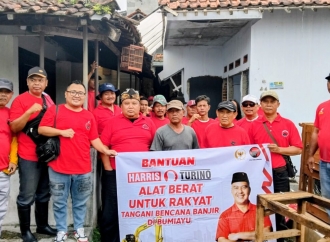 Harris Turino Salurkan Bantuan Alat Berat Untuk Percepat Proses Pemulihan di Kecamatan Bumiayu 