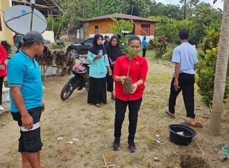 Sumi Tanam Bibit Pohon dan Serap Aspirasi Warga Dalam Reses Dapil I Sigi