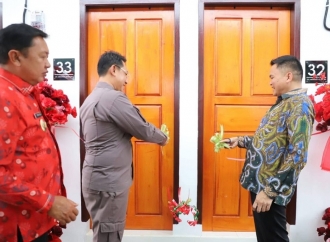 Bupati Ronald Kandoli Resmikan Rumah Dinas Pegawai Kejari Minsel