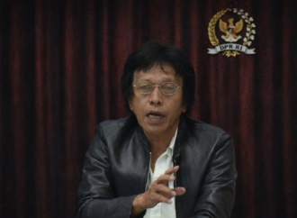 Adian Napitupulu Desak Pemerintah Segera Tingkatkan Kesejahteraan Guru