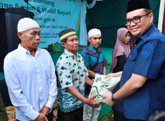 Safari Ramadan, Bupati Aulia Rahman Basri Salurkan Bantuan ke Pulau Pinang
