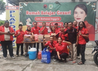 Tak Sekadar Berbagi Takjil, Gesuri Mesias Bintang Merah Ajak Warga Ciledug Manfaatkan Rumah Belajar Gratis