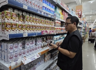 Sonny Danaparamita Tinjau Harga dan Masa Kedaluwarsa Produk Susu, Serta Bapokting di Banyuwangi