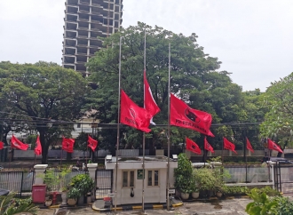 Berduka Try Sutrisno Wafat, PDI Perjuangan Kibarkan Bendera Setengah Tiang