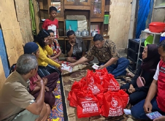 Yudha Puja Turnawan Ngabuburit Mengunjungi Warga Duafa di Banyuresmi dan Kadungora