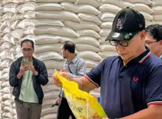 Jelang Nyepi dan Lebaran, Nyoman Adi Wiryatama Sidak Pasar Tradisional dan Gudang Bulog Kediri 