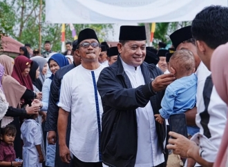 Safari Ramadan Zona IV Banyuasin, Askolani Salurkan Bantuan Uang Tunai dan Paket Sembako