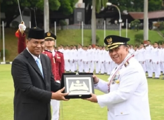 Robby Dondokambey Terima Penghargaan Kartika Pamong Praja Muda dan Alumni Kehormatan IPDN