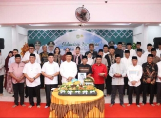 Safari Ramadan di Ketapang, Krisantus Serahkan Sejumlah Bantuan Kepada Masyarakat