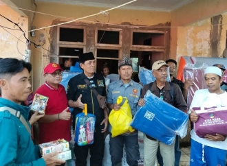 Muhammad Jaenudin Serahkan Bantuan Ke 110 KK Terdampak Bencana.Tanah di Bantargadung