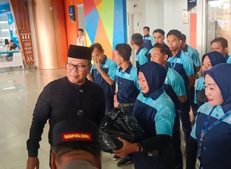 Sujiwo Galang 35 Ribu Paket Bantuan Ramadan Untuk Para Pekerja Sektor Informal di Bandara Supadio