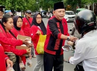 Saat Senja Ramadan, BELDEX Pioneer Tebar Kebaikan di Jalan Semarang