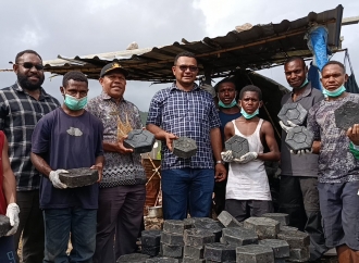 Arif Riyanto Uopdana Dukung Inovasi Daur Ulang Sampah di Pegunungan Bintang