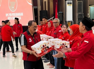 Banteng Kota Surabaya Bagikan 9.000 Paket Bingkisan Lebaran ke Pengurus Partai dan Masyarakat 