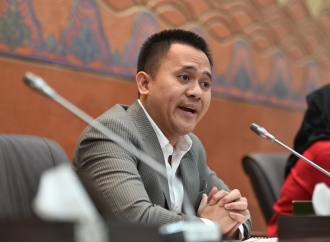 Mufti Anam Protes Dirut Agrinas Tidak Hadir di Rapat Komisi VI DPR