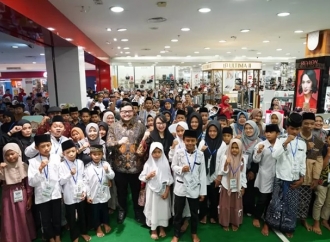 Mas Dhito dan Istri Ajak Ratusan Anak Yatim Kediri Belanja Baju Lebaran