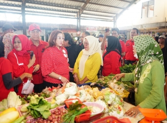 Jelang Idul Fitri, Ketua DPC PDI Perjuangan Palembang Sidak Stabilitas Harga Sembako di Pasar Yada