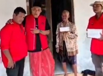 Momentum Ramadan, Munawir Bagikan 140 Paket Lauk Untuk Warga Rowosari 