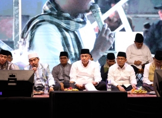 Tri Adhianto Hadiri Bekasi Bershalawat di Plaza Patriot Candrabhaga