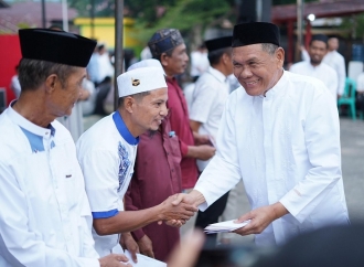 Ahmad Safei Bukber Terbuka, Salurkan Bantuan Untuk 135 Masjid dan 8 Pesantren di Kolaka