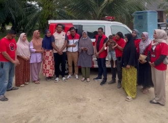 DPC PDI Perjuangan Bireuen Salurkan Daging Meugang untuk Korban Banjir