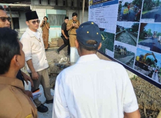 Mas Ipin Ngebut Perbaiki Jalan Strategis Jelang Mudik Lebaran